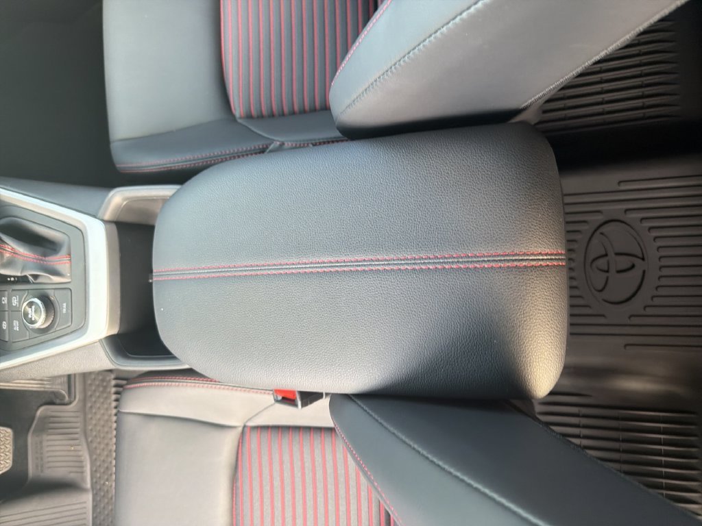 2025 Toyota RAV4 XSE - Photo 25