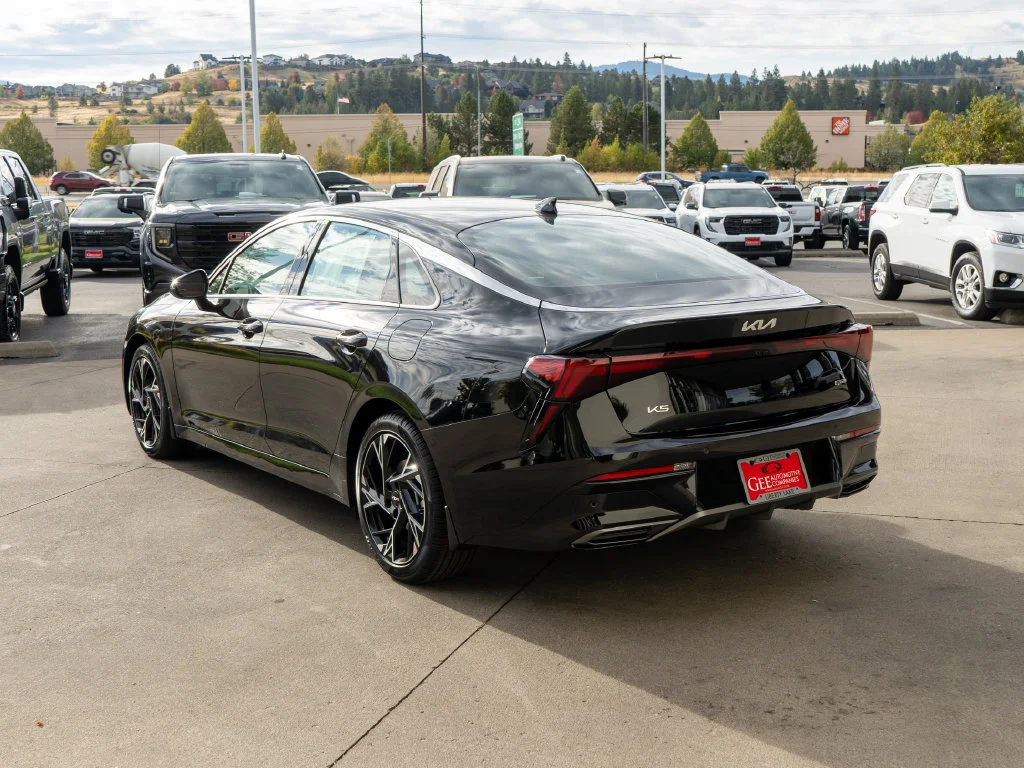 New 2027 Aurora Black Pearl Kia GT-Line image 5