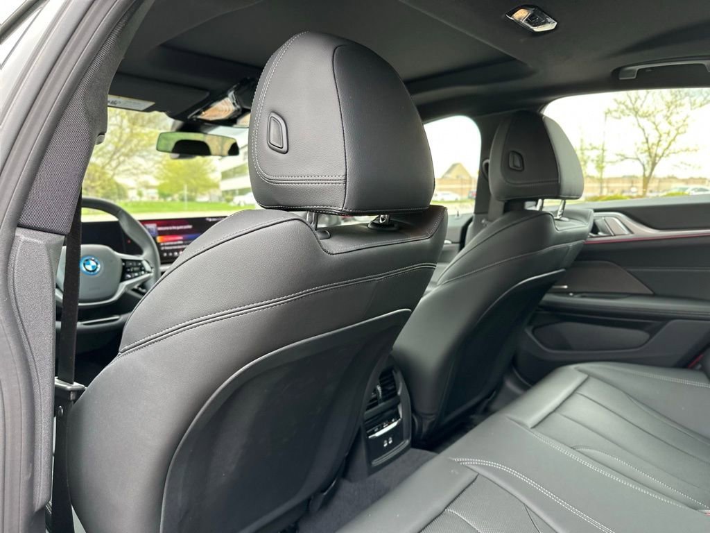 2025 BMW i4 40 - Photo 23