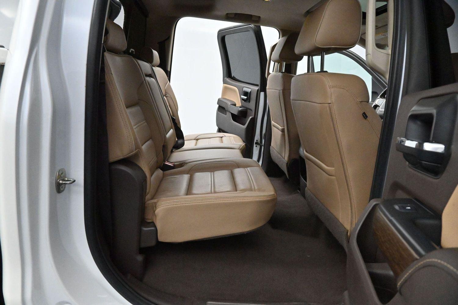 Used 2019 White Frost Tricoat GMC Denali image 30