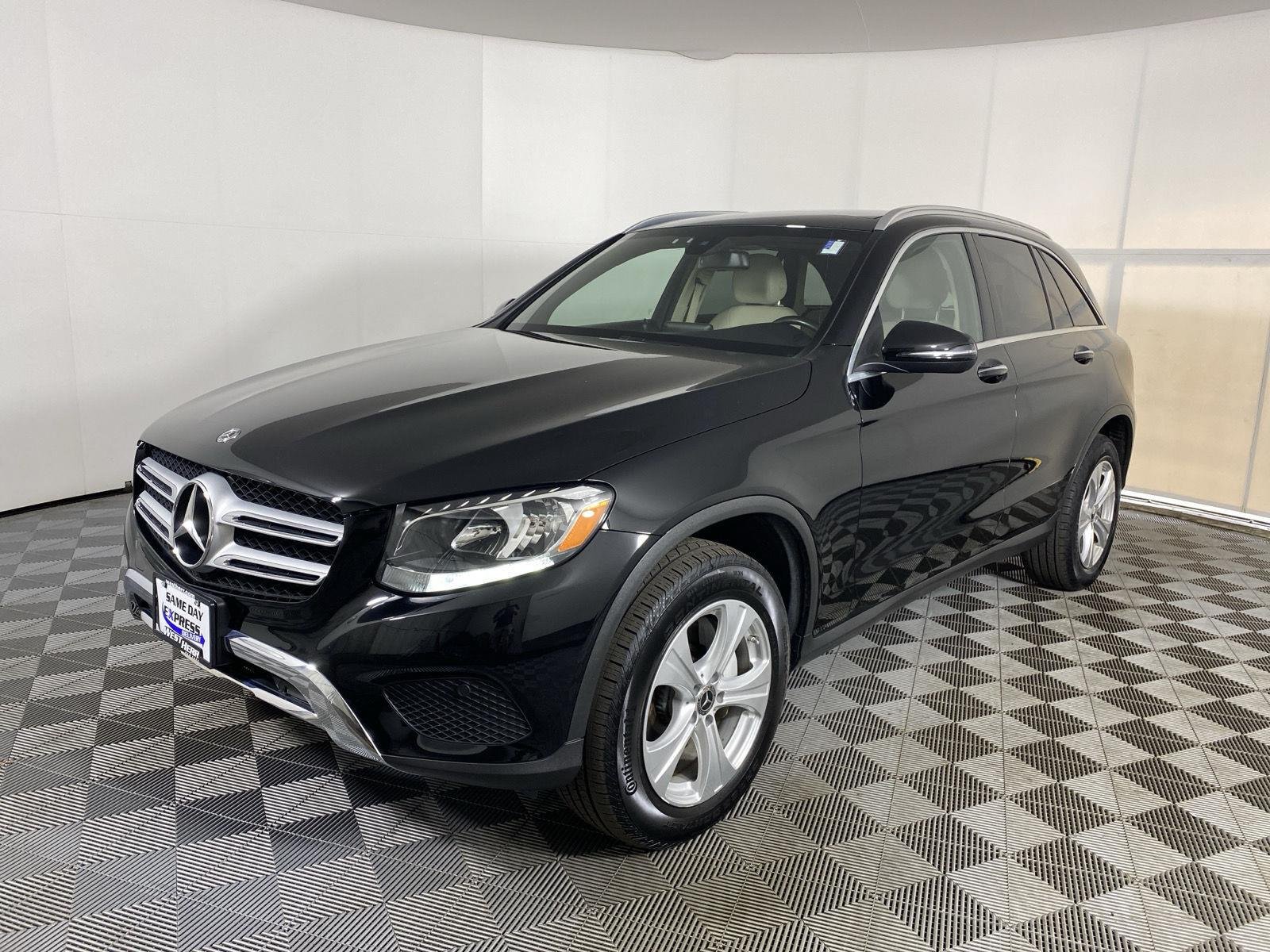 Used 2018 Obsidian Black Metallic Mercedes-Benz GLC 300 image 9