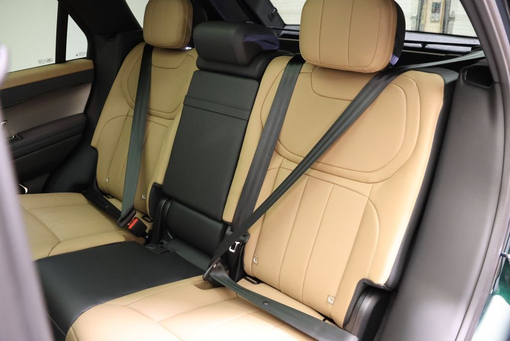 New 2026 British Racing Green Land Rover Dynamic SE image 35