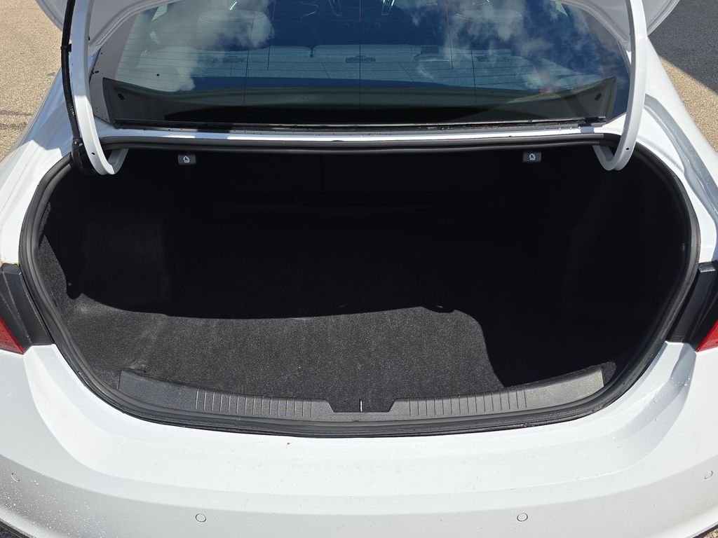 Used 2024 White Chevrolet LT image 27