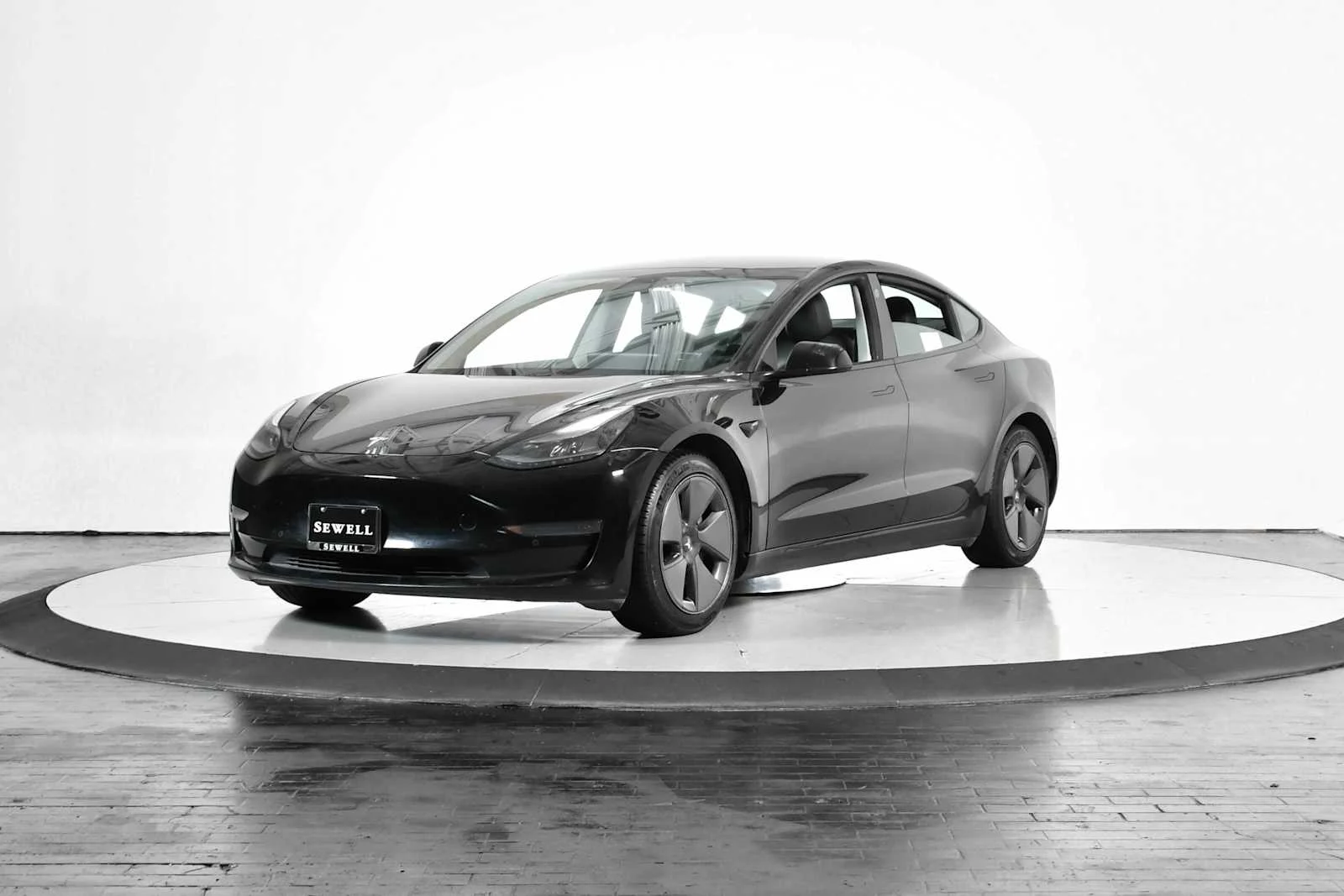 2021 Tesla Model 3 Standard Range Plus's photo