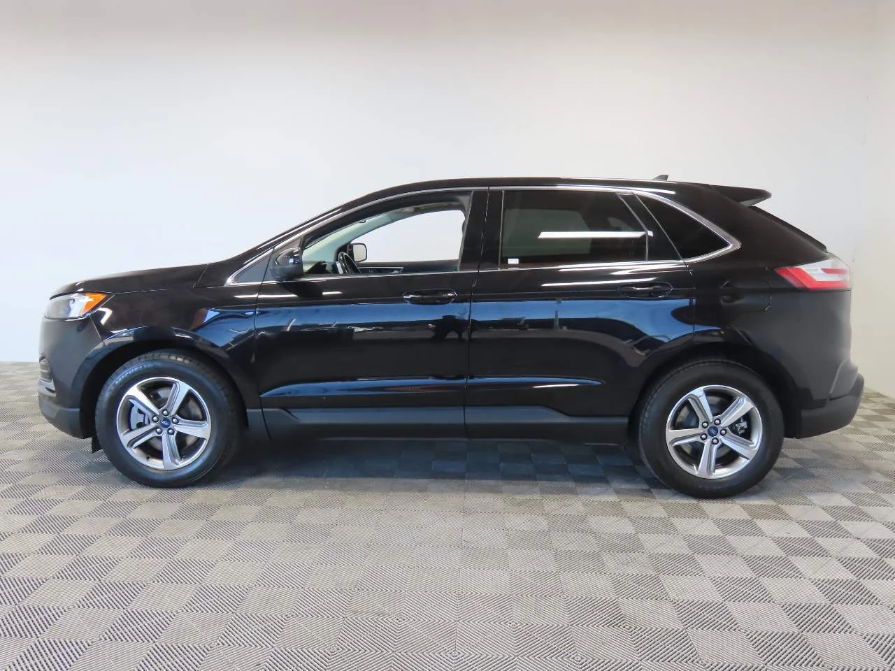 Used 2023 Agate Black Ford SEL image 5
