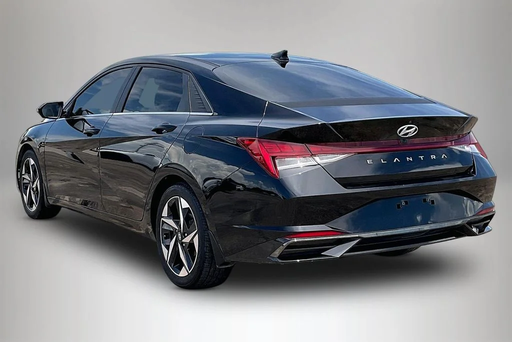 Used 2022 Black Hyundai SEL image 4