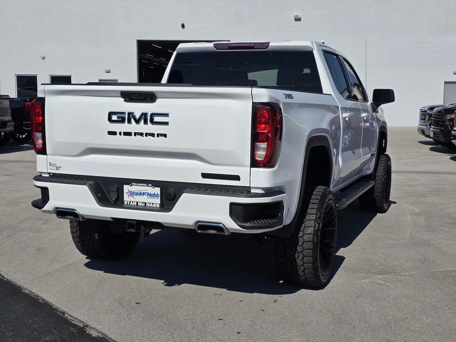 Used 2022 SUMMIT WHITE GMC Elevation image 7