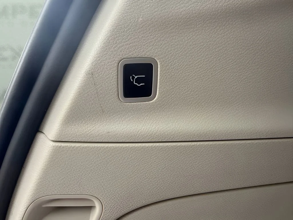 Used 2024 Silver Chrysler Touring L image 15