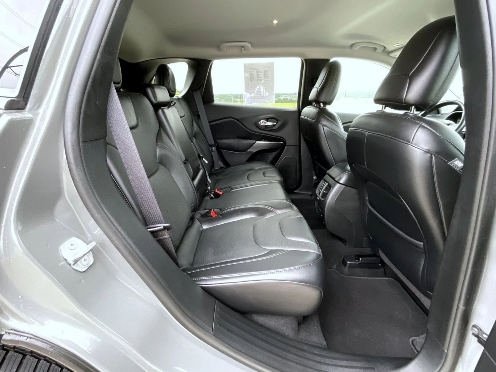 Used 2019 Gray Jeep Limited image 19