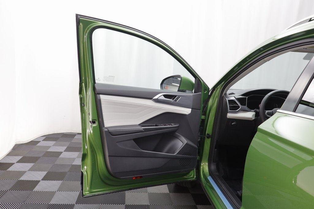 2025 Volkswagen Taos SEL - Photo 5