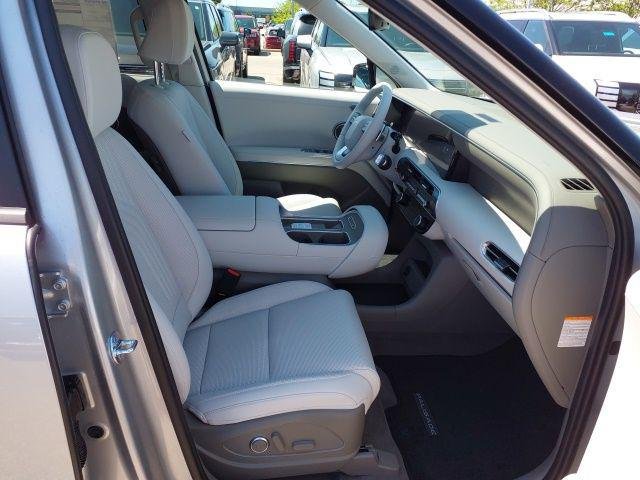 New 2026 Silver Hyundai Blue SEL Premium image 15