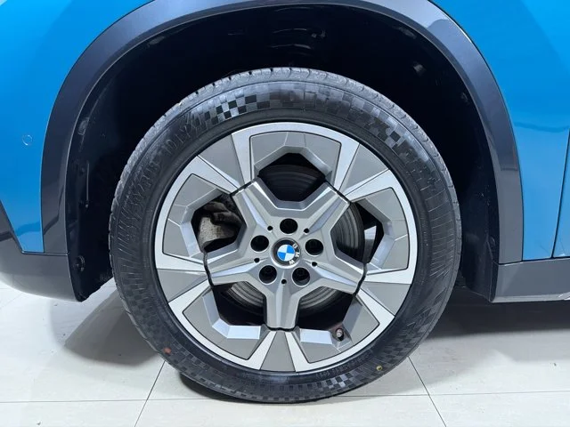 Used 2023 Blue BMW xDrive28i image 10