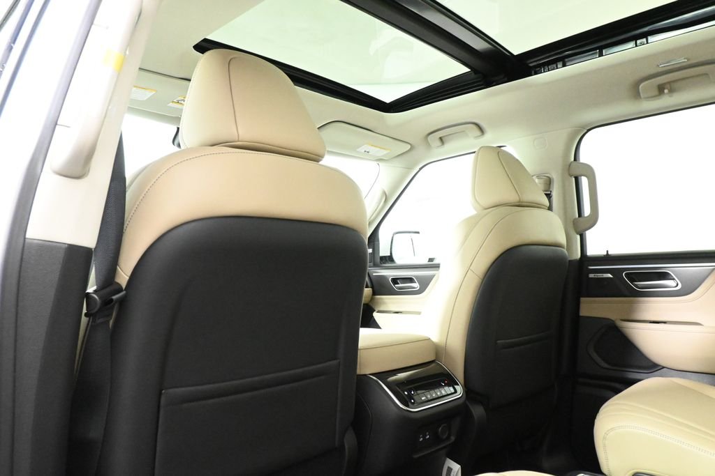 New 2026 RADIANT WHITE INFINITI Pure 4WD image 30