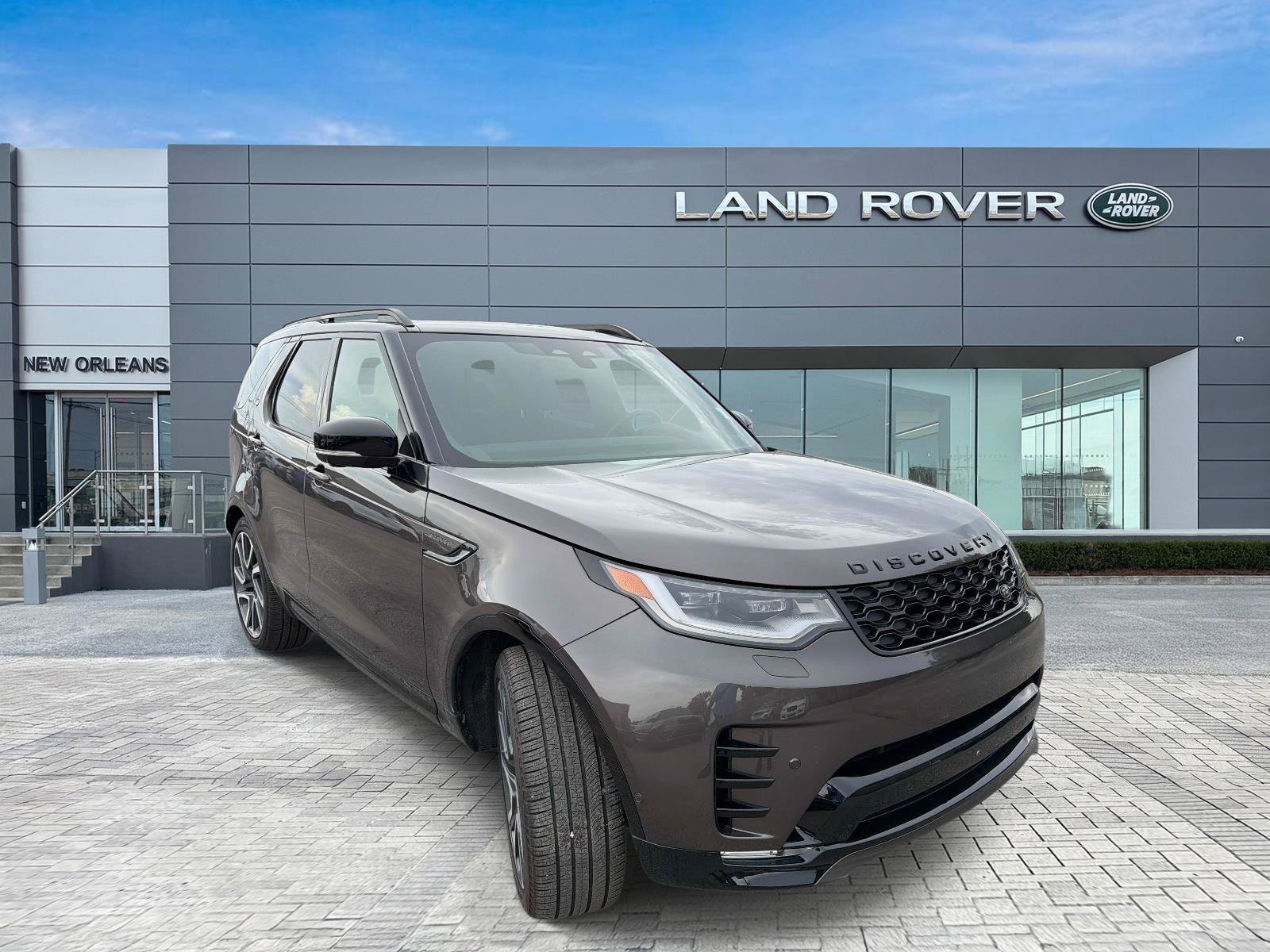 Certified Used 2025 Gray Land Rover Dynamic SE image 5