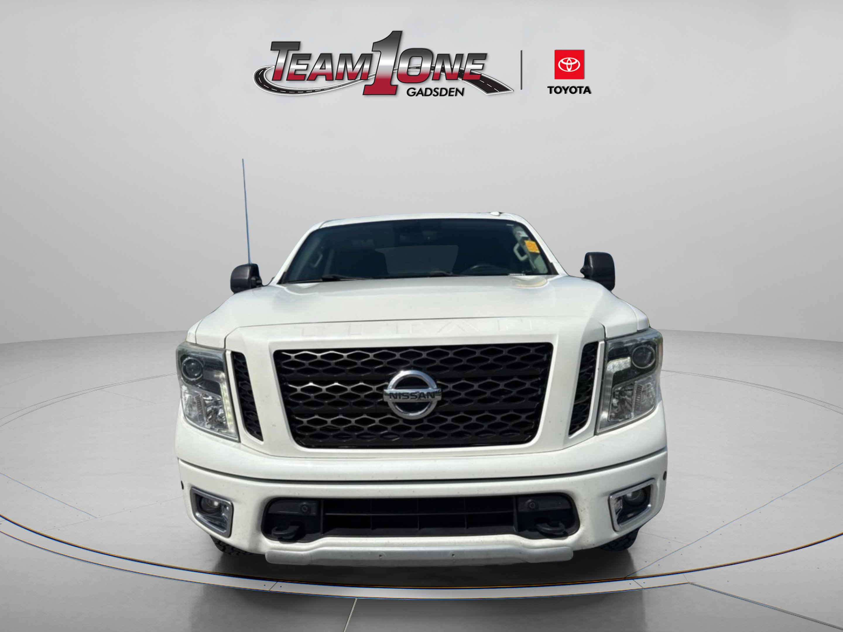 Used 2017 Pearl White Nissan PRO-4X image 3