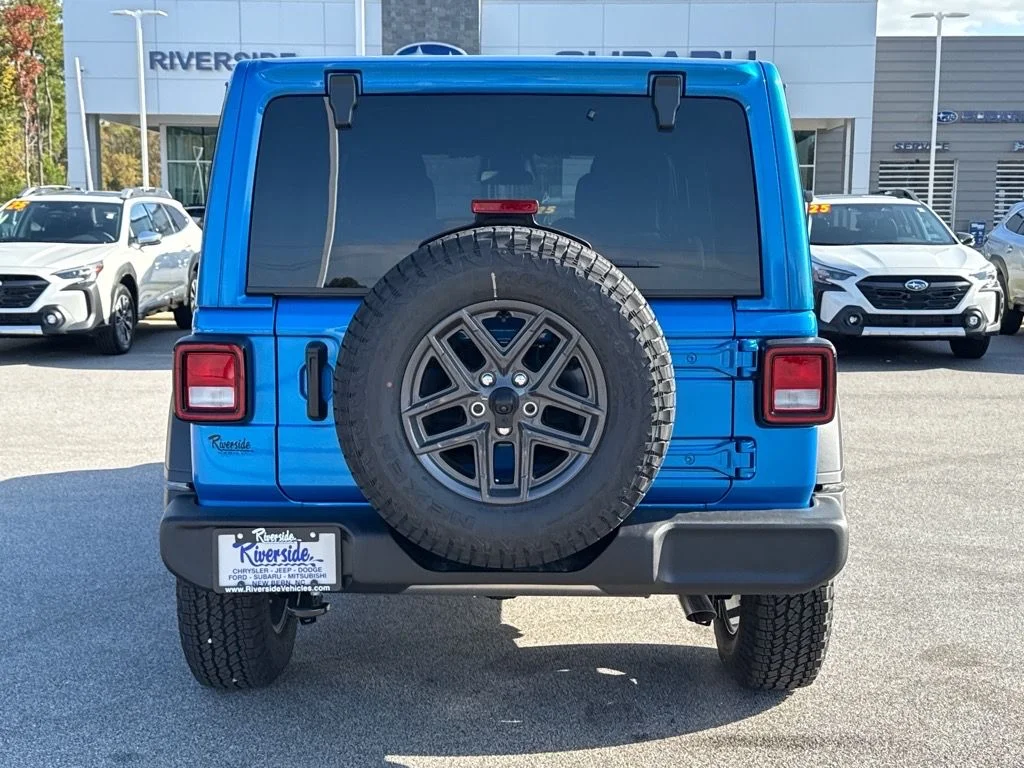 New 2026 Hydro Blue Pearl-Coat Exterior Paint Jeep Sport S image 3