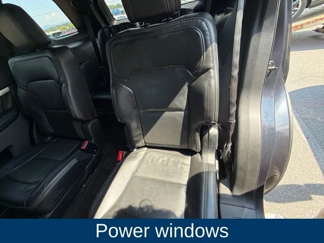 Used 2017  Ford Limited image 19