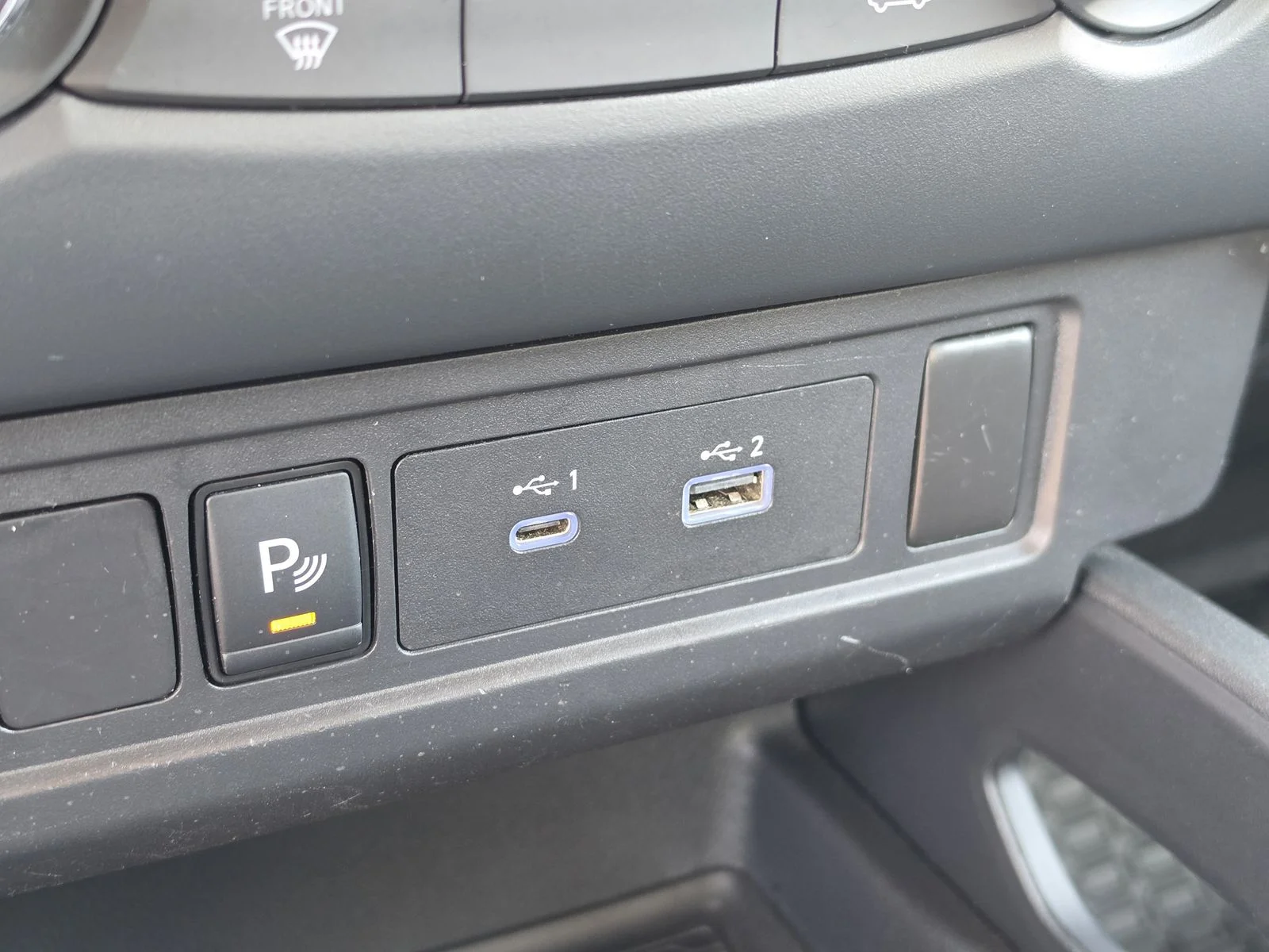Used 2022 White Nissan S image 27