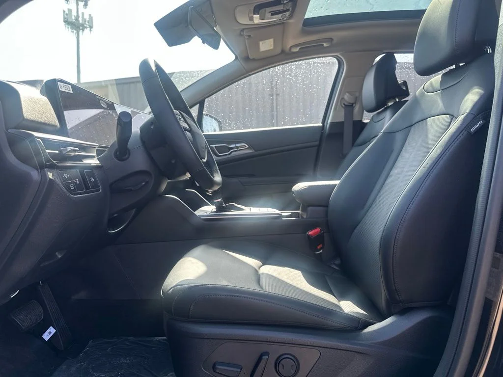 New 2027 Black Kia EX image 9