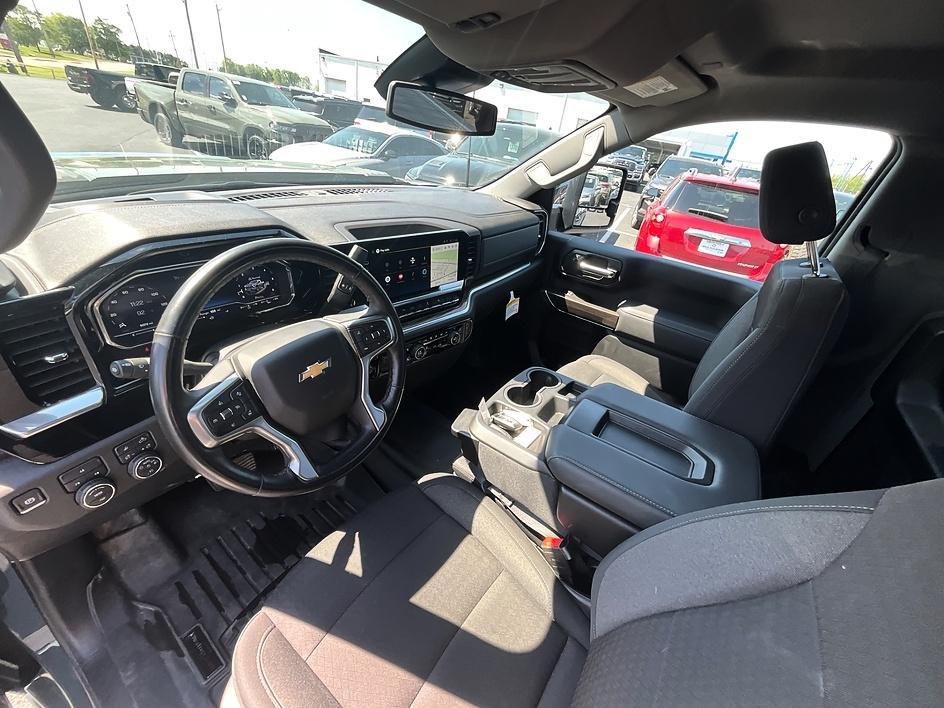 Used 2025 Gray Chevrolet LT image 34