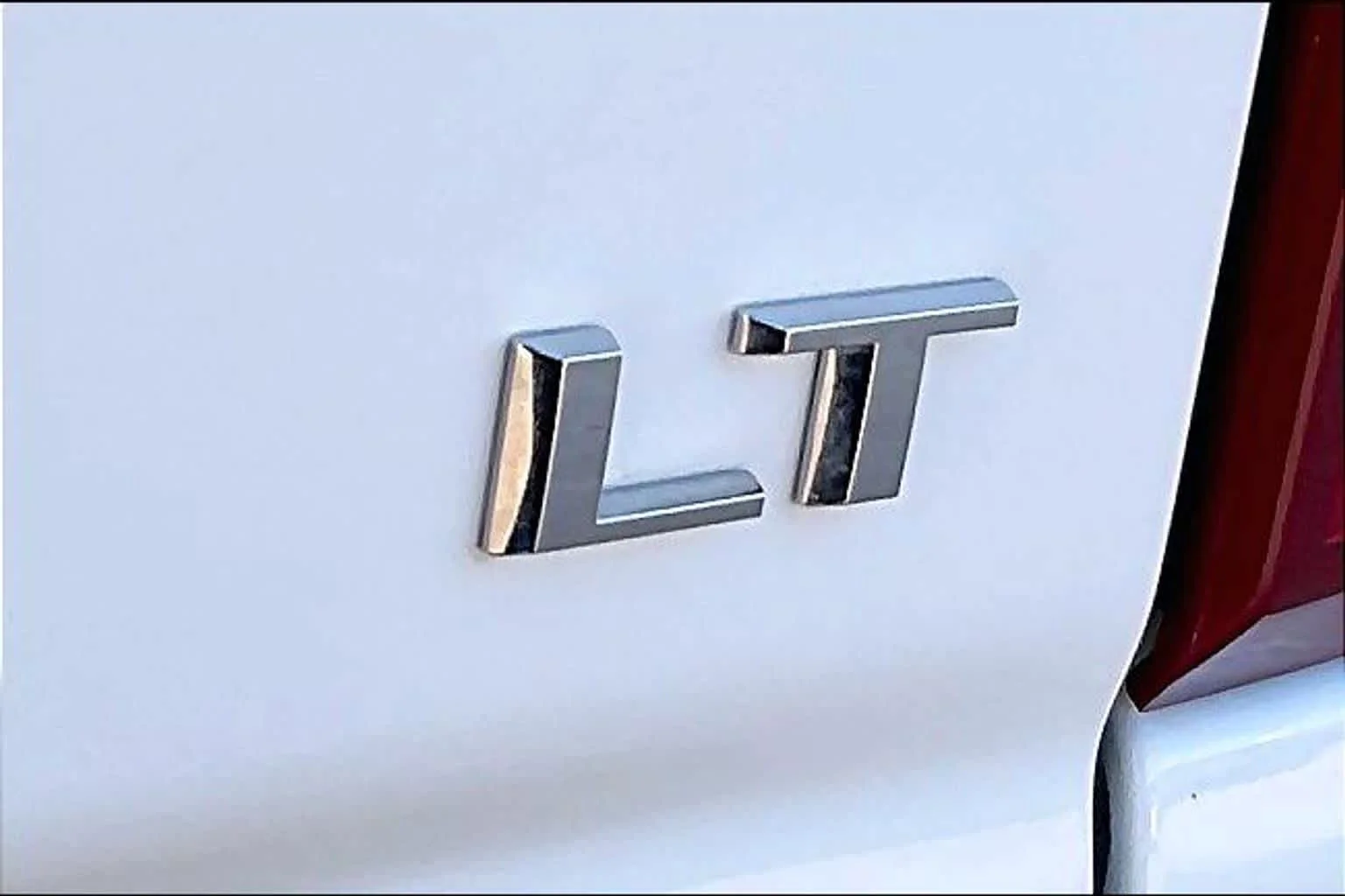 Used 2025 Summit White Chevrolet LT (2FL) image 9