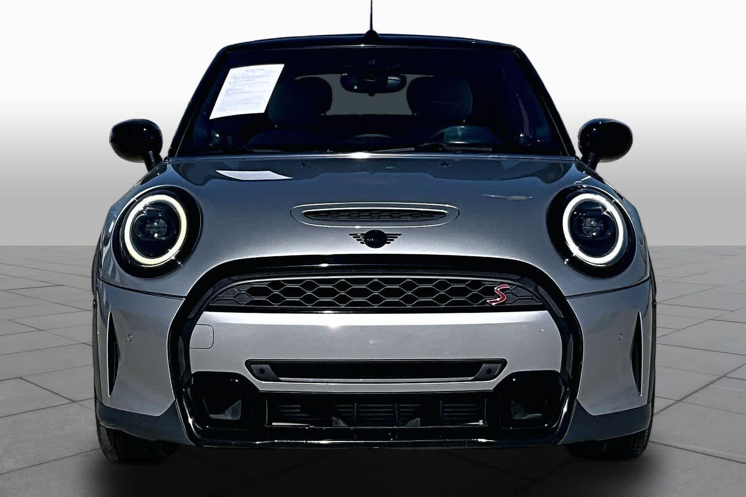 Used 2024 Melting Silver III Metallic MINI Cooper S image 3