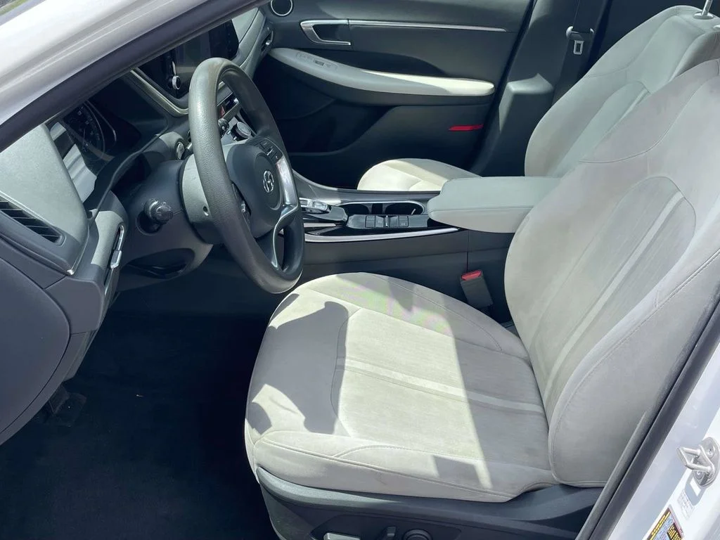 Used 2023 White Hyundai SEL image 12
