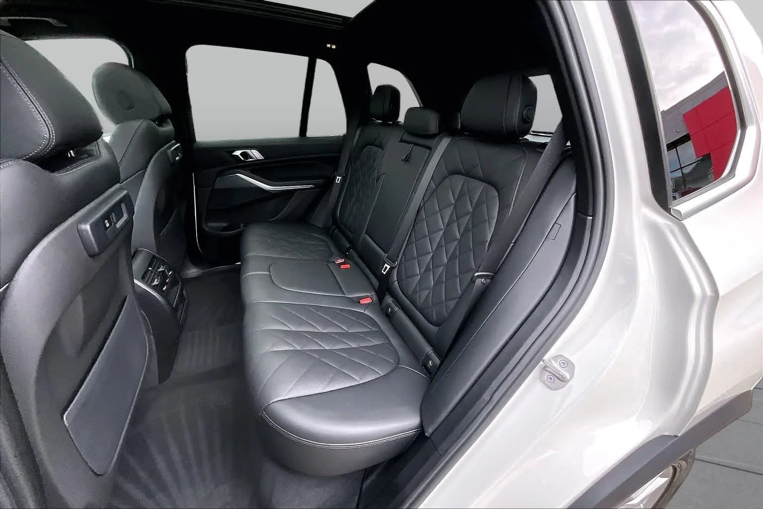 Used 2023 Alpine White BMW xDrive40i image 20
