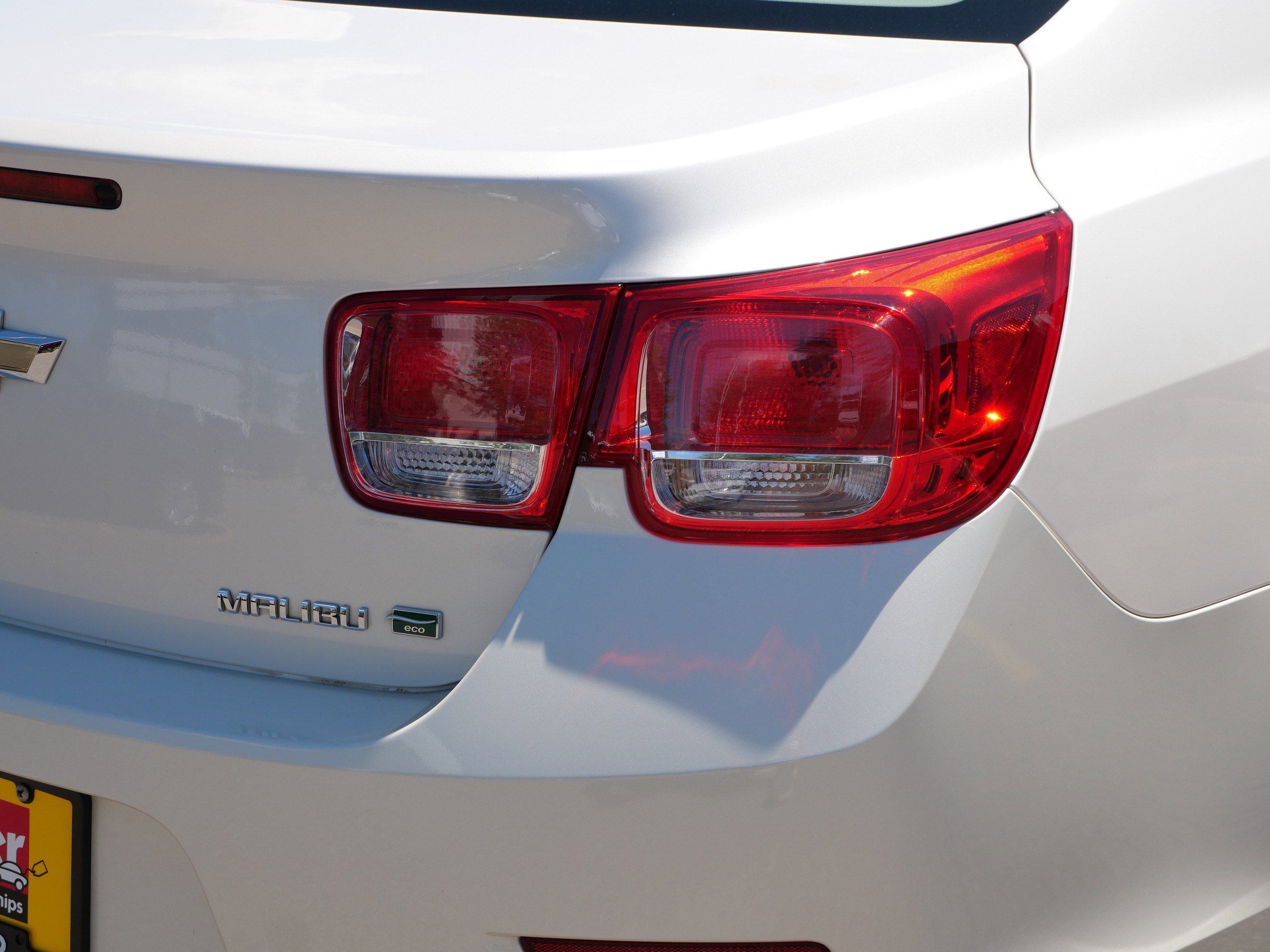 Used 2013 White Diamond Tricoat Chevrolet ECO image 17