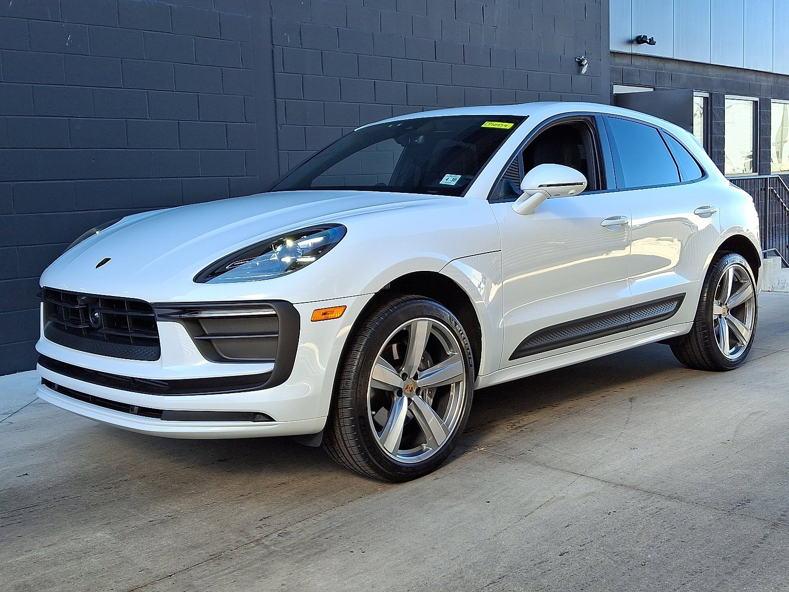 2025 Porsche Macan Base