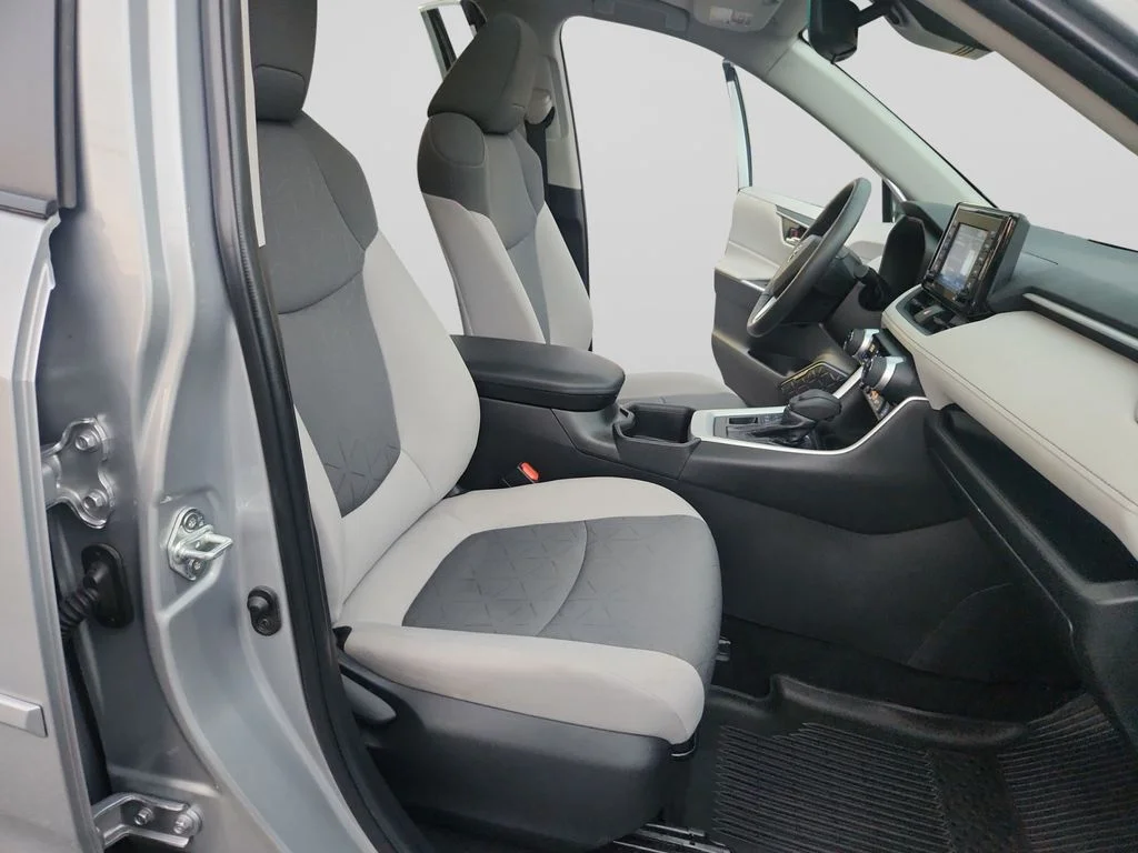 Used 2022 Silver Toyota XLE image 17