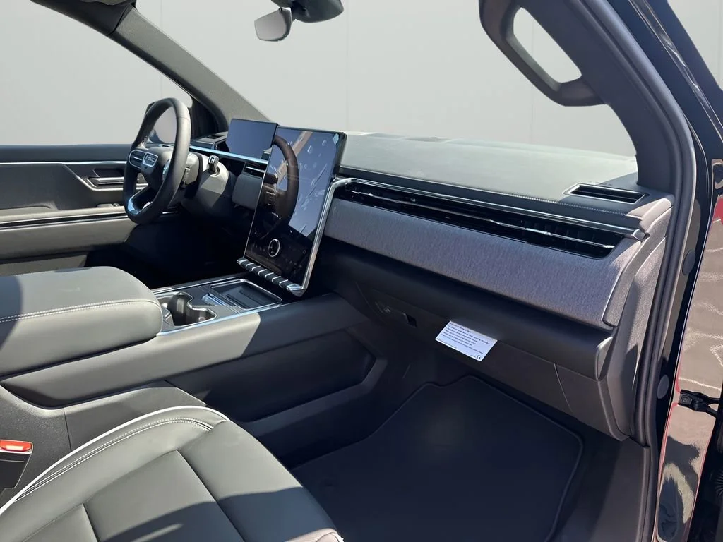 New 2026 Onyx Black GMC Elevation Extended Range image 16