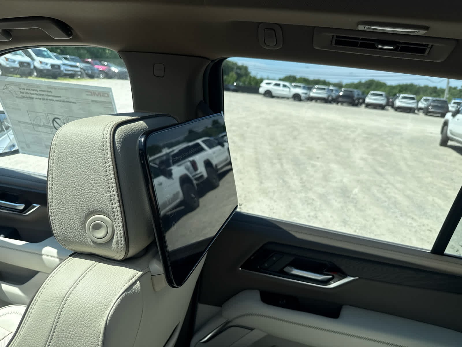 2026 GMC Yukon Denali - Photo 23