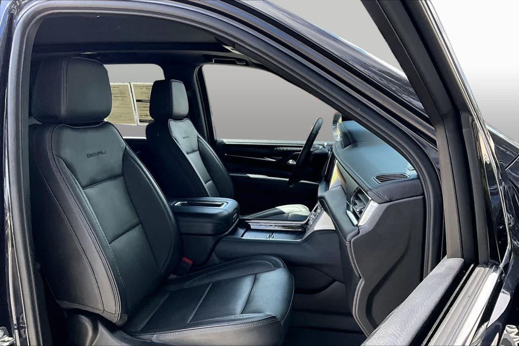 Used 2023 Silver GMC Denali image 9