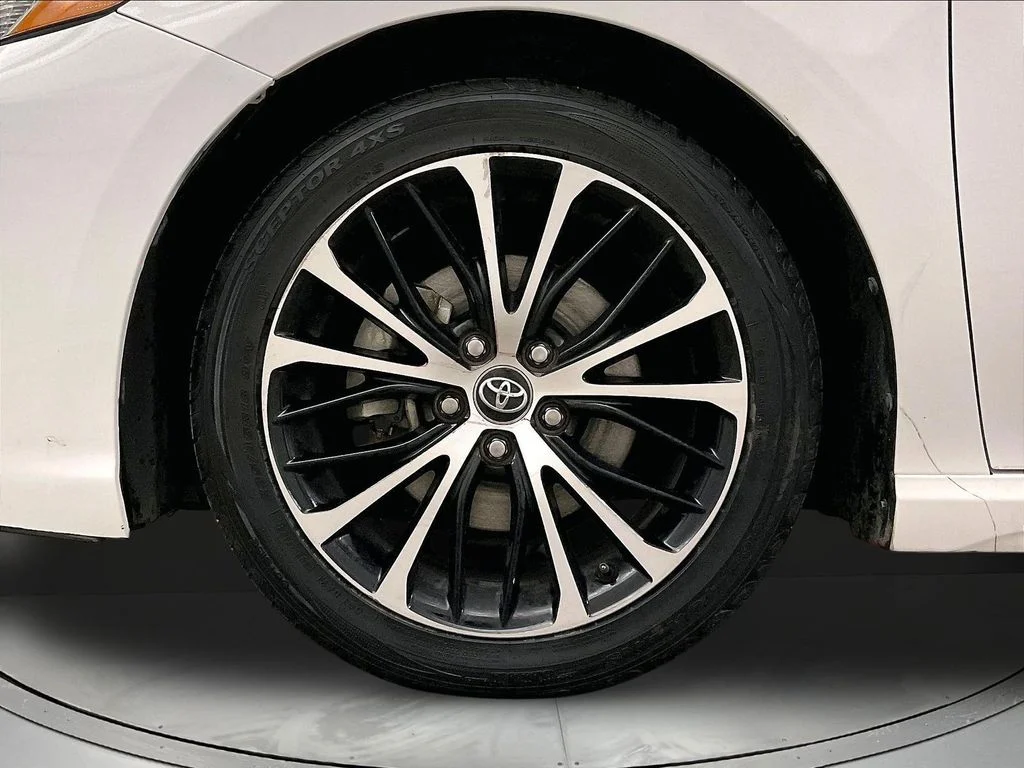Used 2020 White Toyota SE image 12