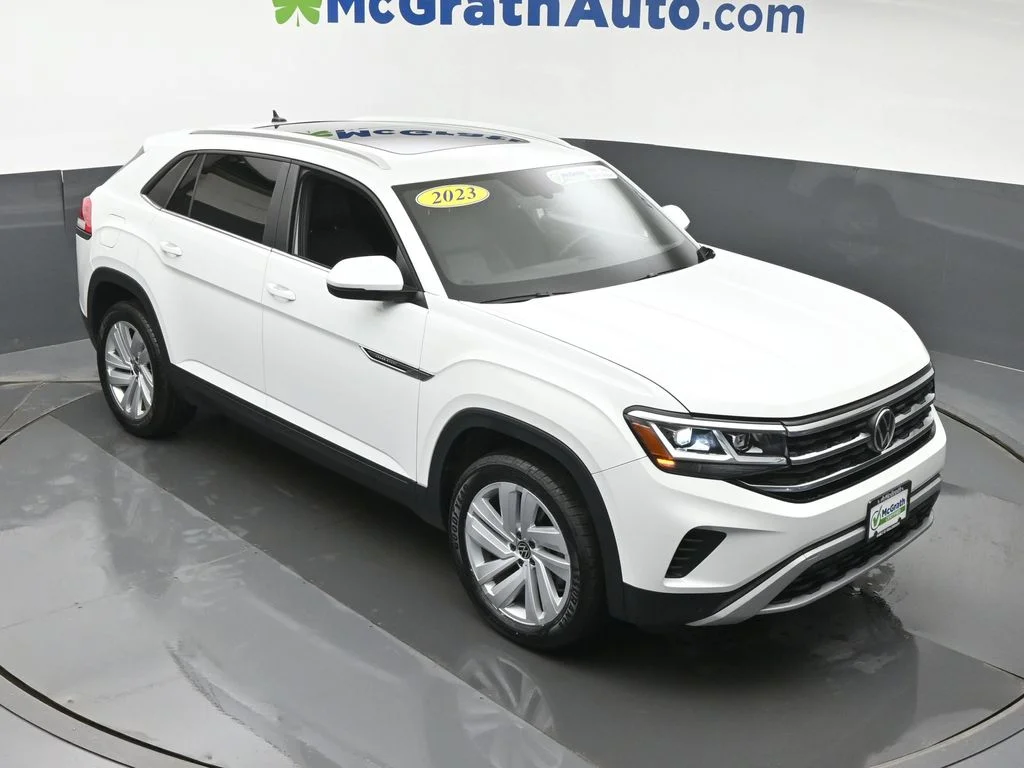 Used 2023 White Volkswagen 3.6L V6 SE w/Technology image 3