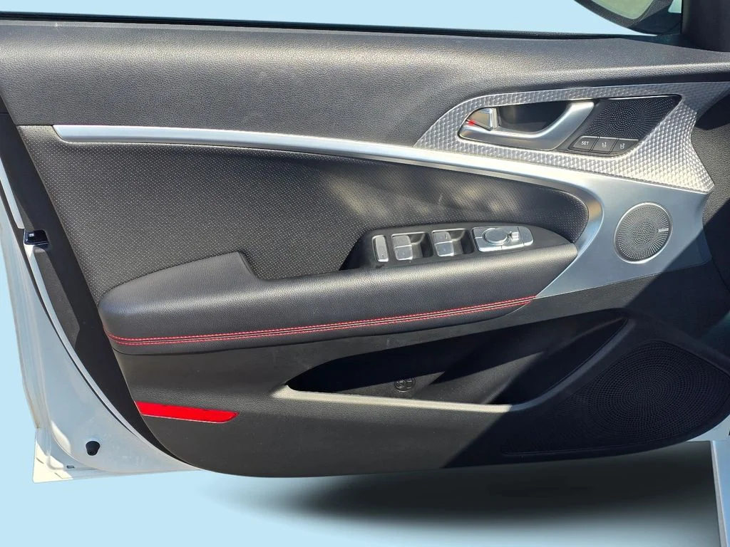 Used 2023 White Genesis 3.3T image 11
