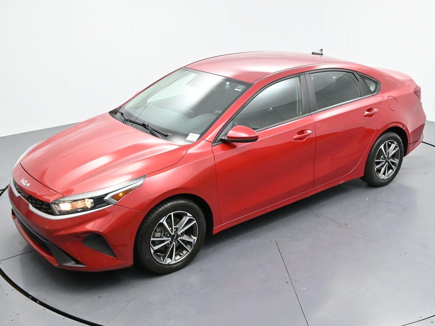Used 2022 Currant Red Kia LXS image 33