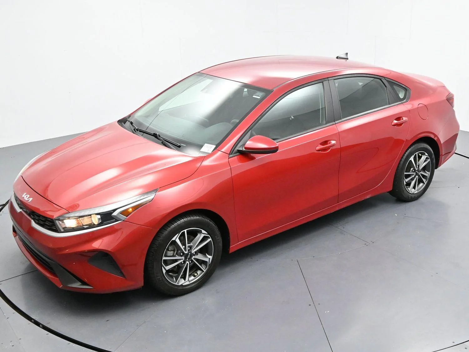 Used 2022 Currant Red Kia LXS image 33