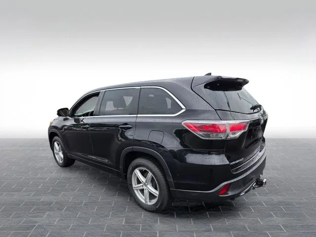 Used 2015 Black Toyota LE Plus V6 image 5