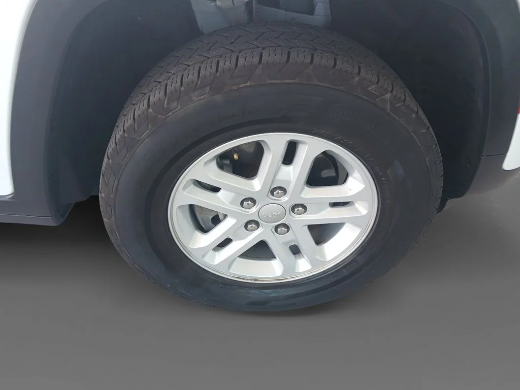 Used 2023 White Jeep Laredo image 16