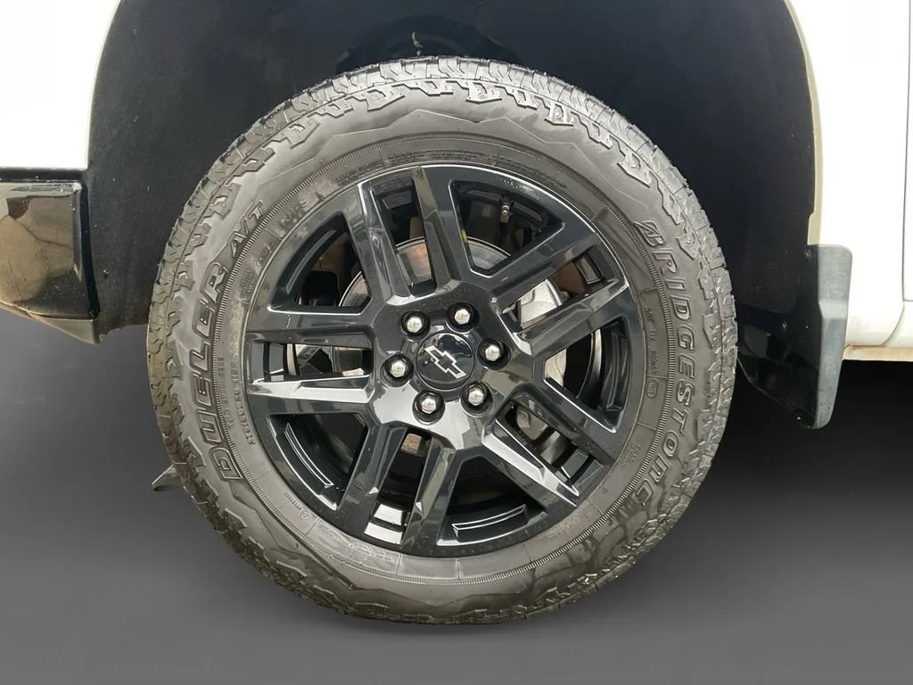 Used 2025 Summit White Chevrolet LT Trail Boss image 15