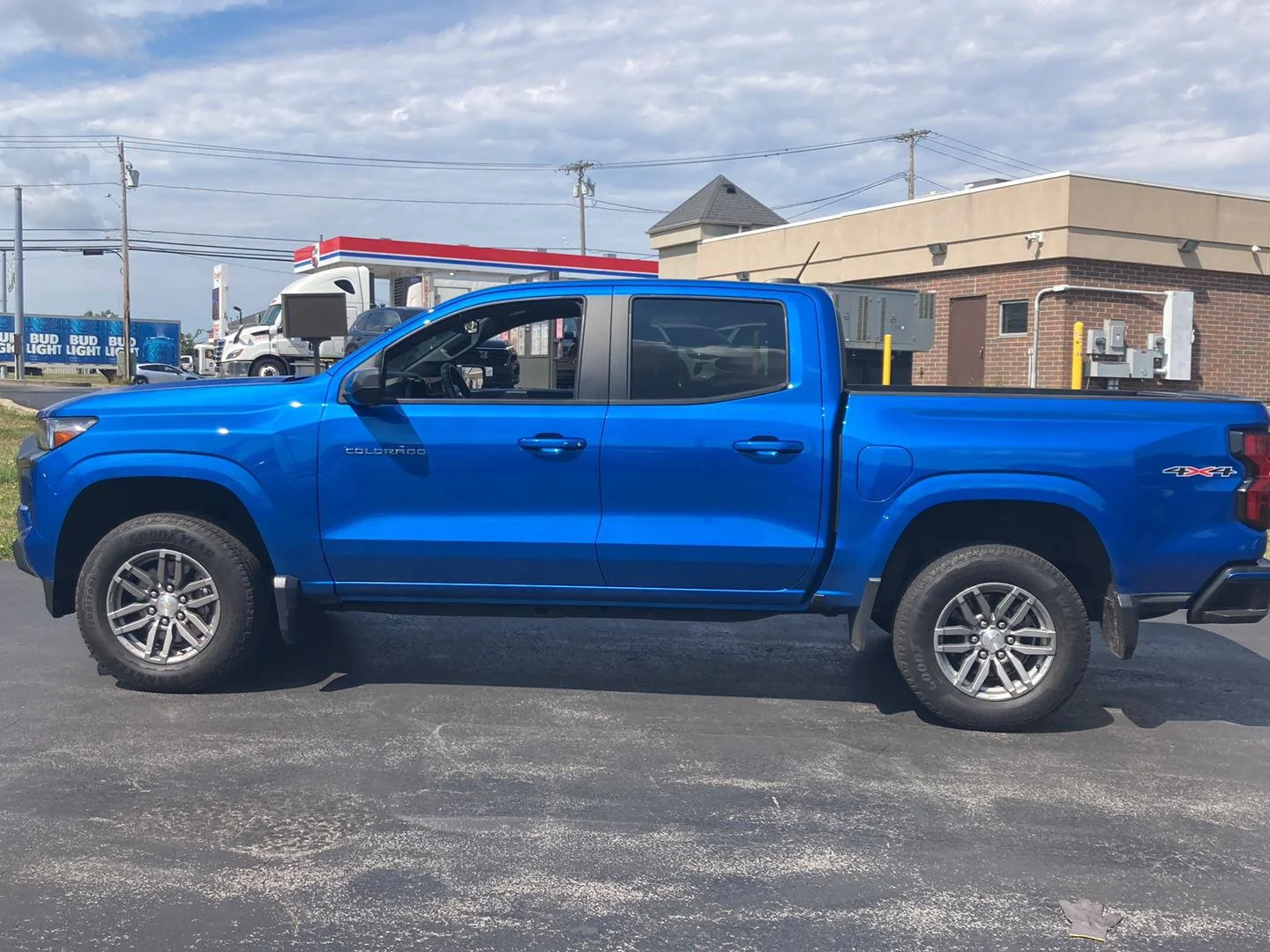 Used 2023 GLACIER BLUE METALLIC Chevrolet 4WD LT image 4