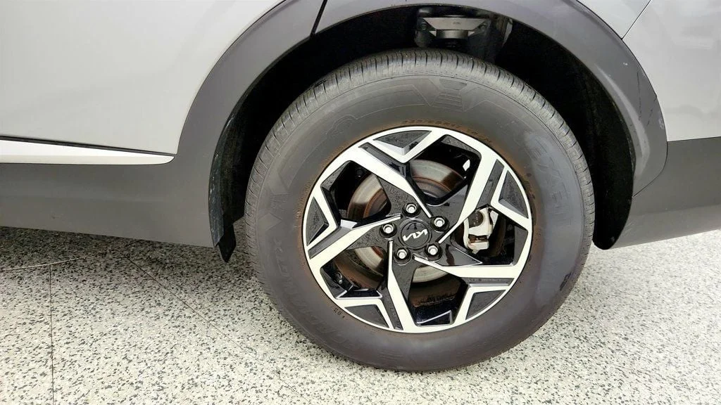 Used 2025 Steel Gray Kia LX FWD image 9