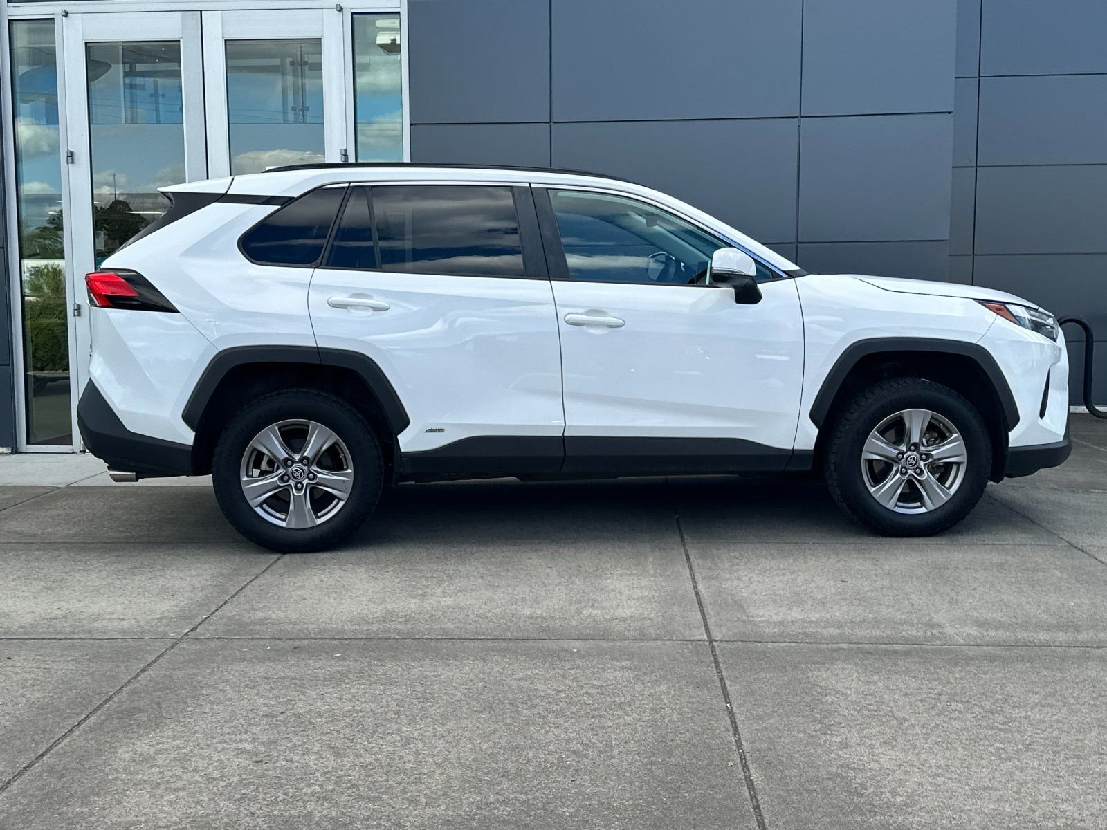 Used 2023 Ice Toyota LE image 2