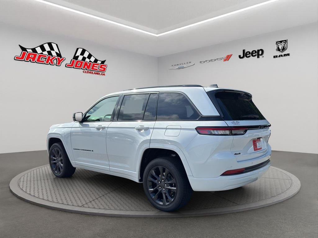 New 2026 Bright White Clear-Coat Exterior Paint Jeep Limited image 6