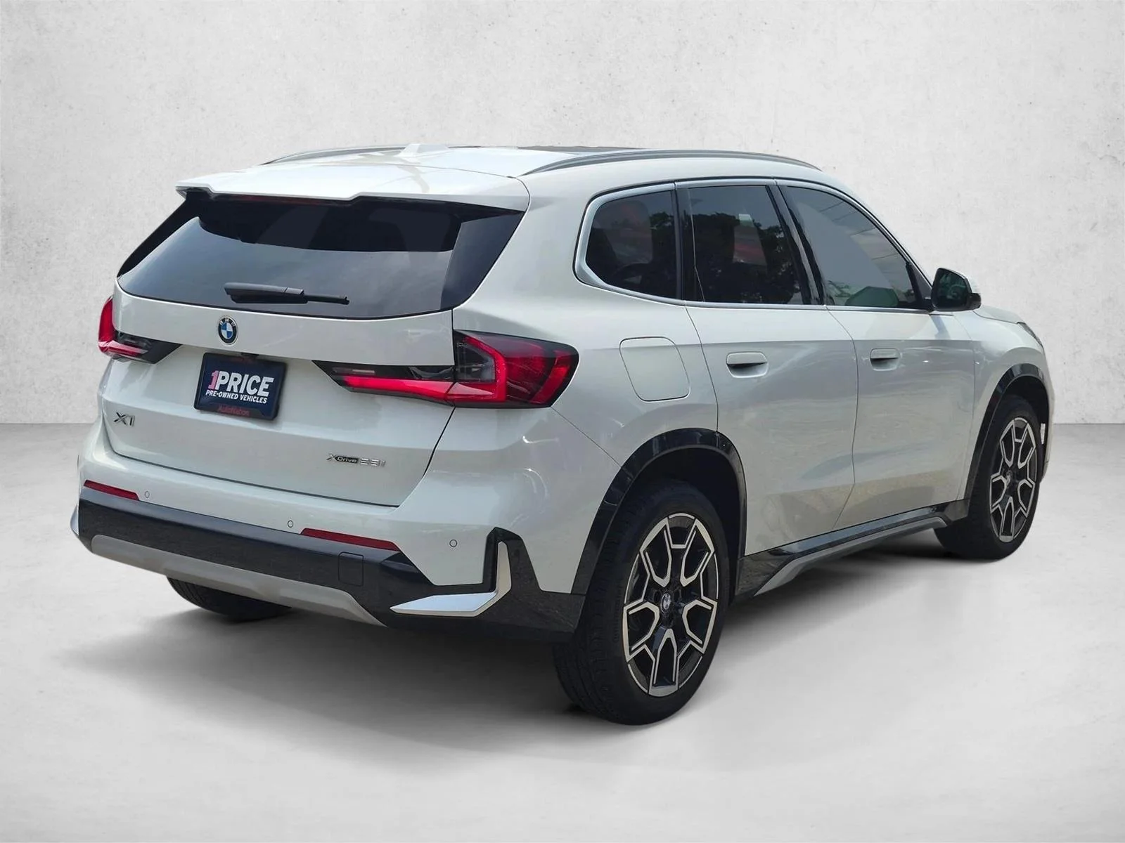 Used 2026 Alpine White BMW xDrive28i image 5
