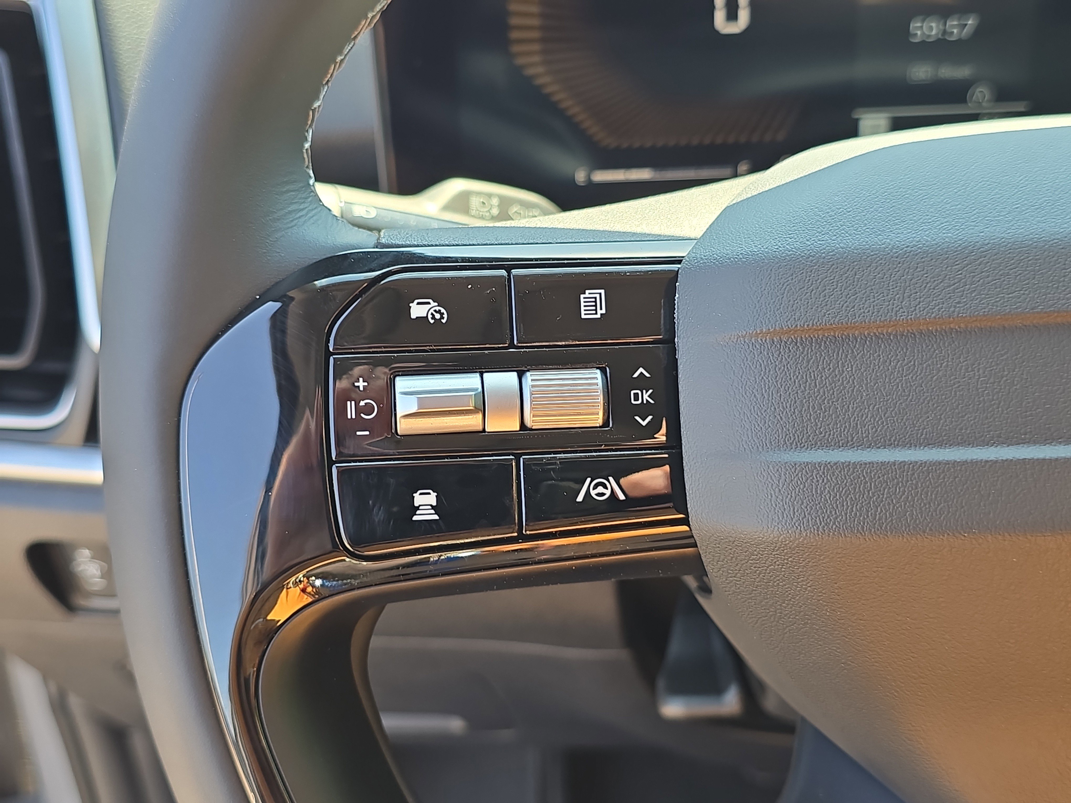 New 2026 Wolf Gray Kia S image 30