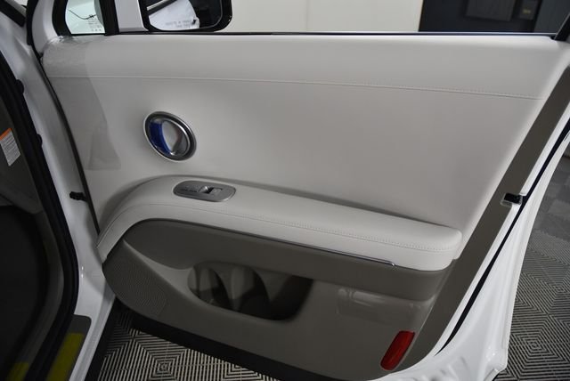 New 2026 White Hyundai SEL 7P image 17