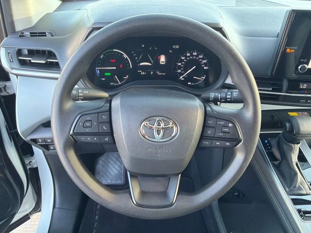 Used 2025 White Toyota LE image 11